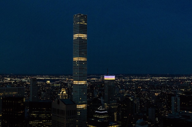 Photo le gratte-ciel de new york la nuit