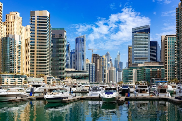 Gratte-ciel et port de la marina de Dubaï à Dubaï, Émirats arabes unis