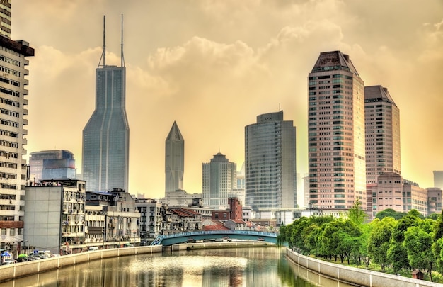 Les gratte-ciel de Shanghai, la ville la plus peuplée de Chine