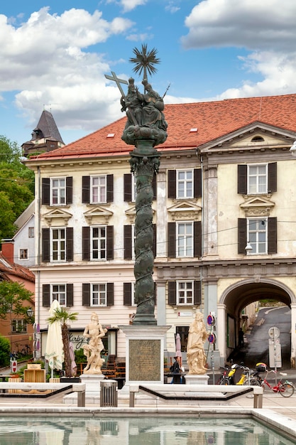 Graz Autriche 28 mai 2019 Colonne de la peste de la Trinité DreifaltigkeitsPestsaule allemand sur la place des Carmélites Karmeliterplatz allemand