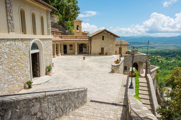 Greccio, Italie. sanctuaire de l'ermitage érigé par saint François d'Assise