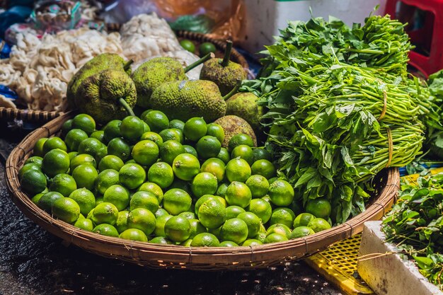 Grees and limes sur le marché vietnamien