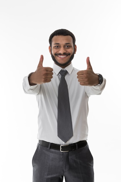 Greffier montrant le gars heureux de greffier réussi de pouce