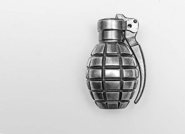 Photo grenade à main isolé sur fond blanc