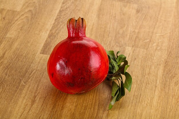 Grenade rouge mûre, sucrée et juteuse