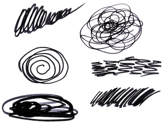 Photo des griffons et des cercles chaotiques dessinés sur un fond blanc avec un stylo de feutre noir