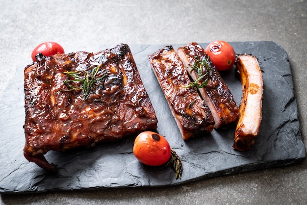 grillades de porc grillées au barbecue