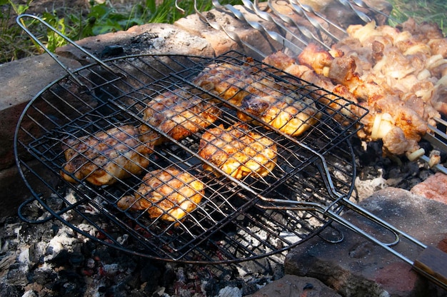 Grillades de poulet en plein air