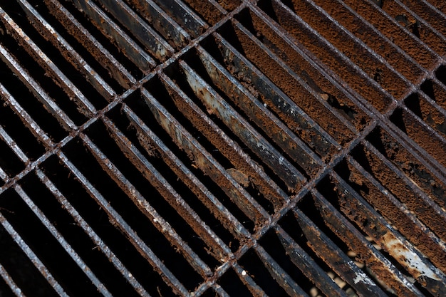 Grille métallique sur la trombe