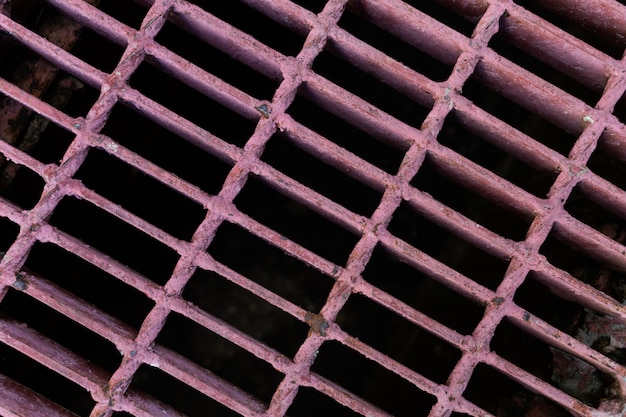 Grille métallique sur la trombe