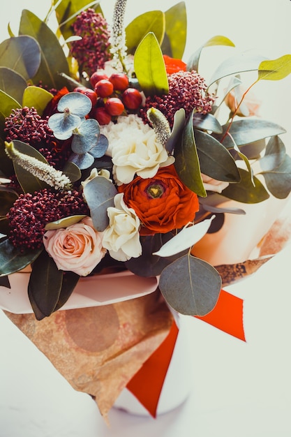 Photo gros bouquet frais rouge et blanc