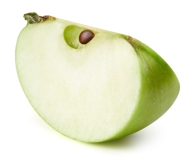 Gros coup de pomme verte en tranches isolé sur blanc