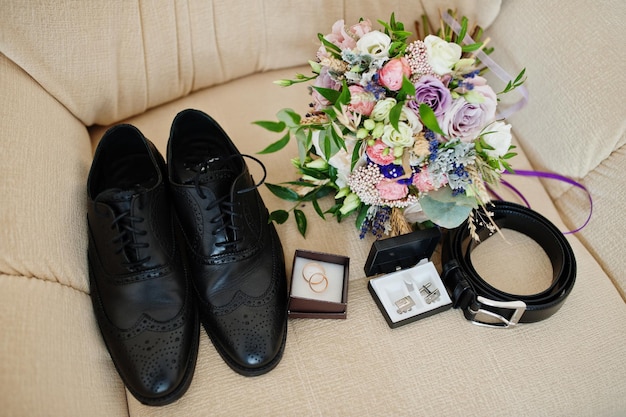 Gros plan des accessoires du marié Détails du mariage Style de l'homme