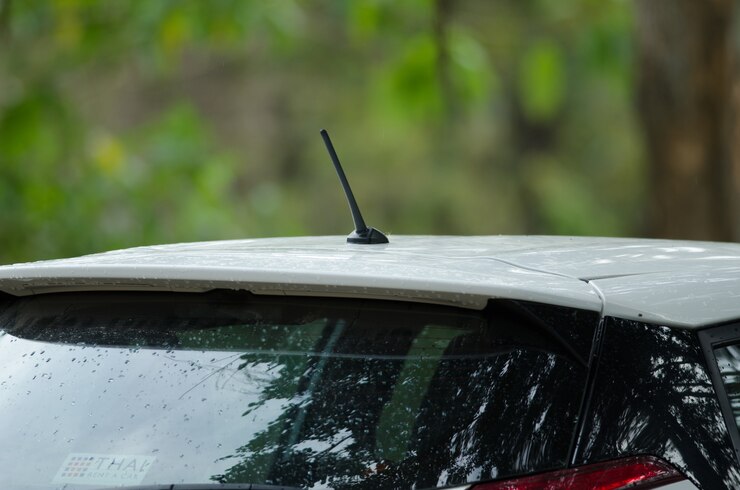 Gros plan de l&#39;antenne de l&#39;autoradio