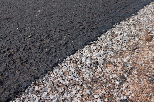 Gros plan de l&#39;asphalte sur la route en construction.