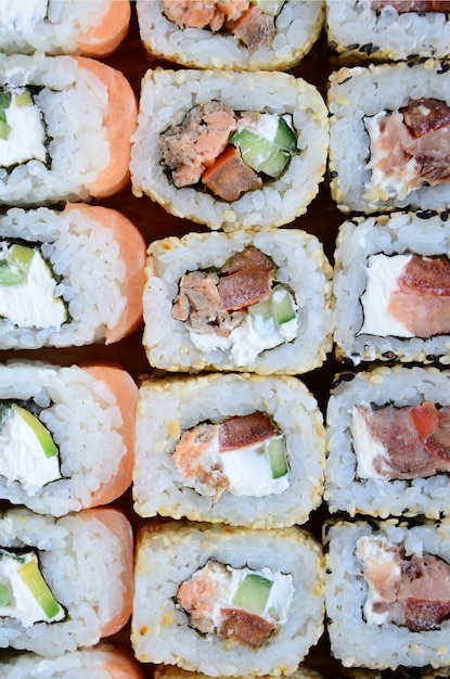 Gros plan, beaucoup, sushi, rouleaux, différentes, garnitures