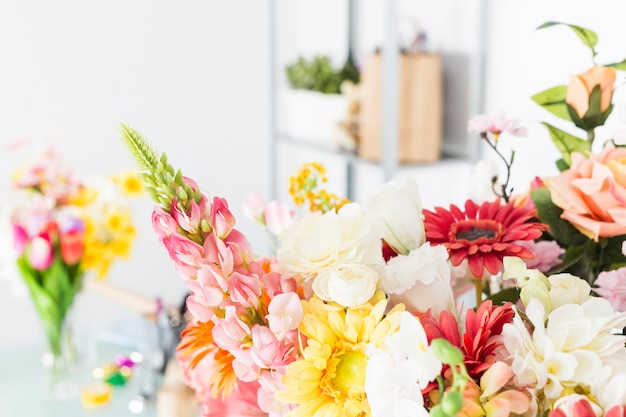 Gros plan de belles fleurs fraîches