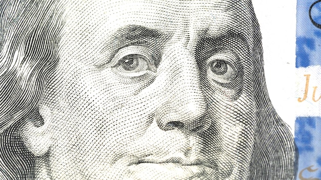 Un gros plan d'un billet d'un dollar avec les mots george washington dessus.