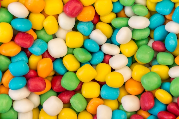 Gros plan de bonbons colorés