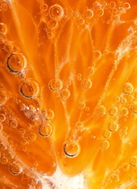 Gros plan des bulles d'orange et d'air