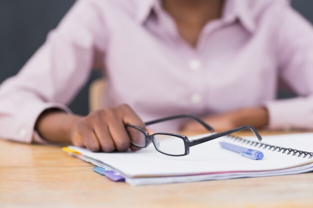 Gros plan, cahier, lunettes