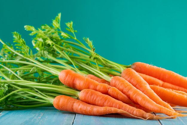 Gros plan sur les carottes fraîches et sucrées