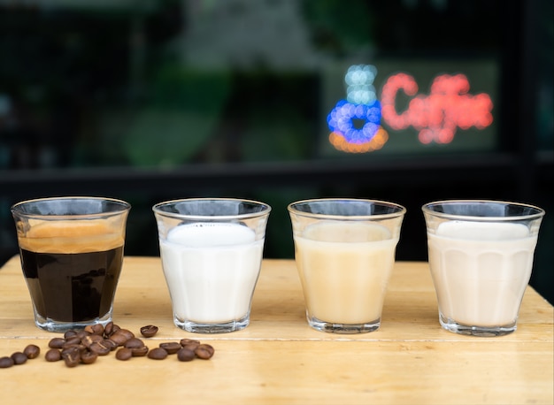 Gros plan comment faire de la glace café au lait, les ingrédients expresso et le lait