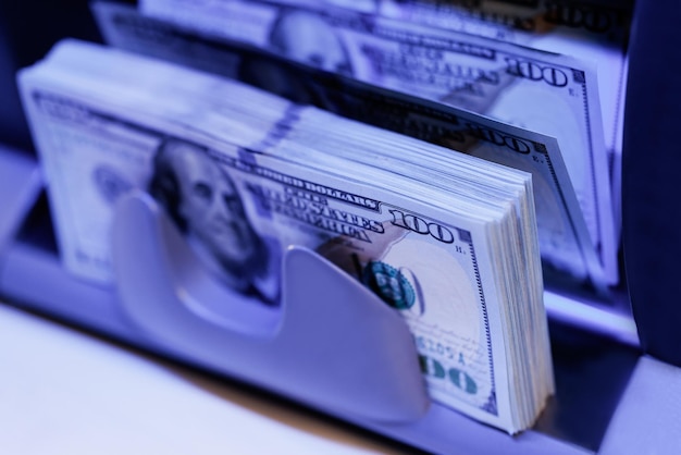 Gros Plan Sur Le Comptage De L argent En Monnaie Machine Sp ciale gros-plan-sur-le-comptage-de-l-argent-en-monnaie-machine-sp-ciale