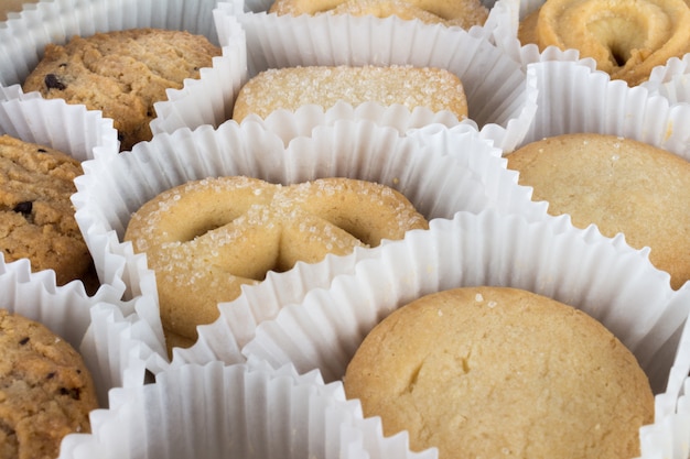 Gros plan de cookies isolé sur blanc