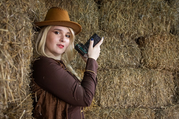 gros plan de cow-girl avec un appareil photo