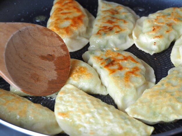 Gros plan, cuit, frit, gyoza, legumes, friture, poêle