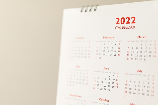 Gros plan sur les dates de la page du calendrier 2022 et le concept de réunion de rendez-vous de planification d'entreprise