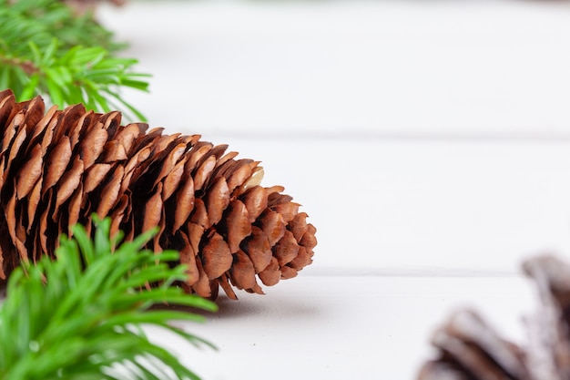 Gros plan d'un décor de noël détails sur planche de bois