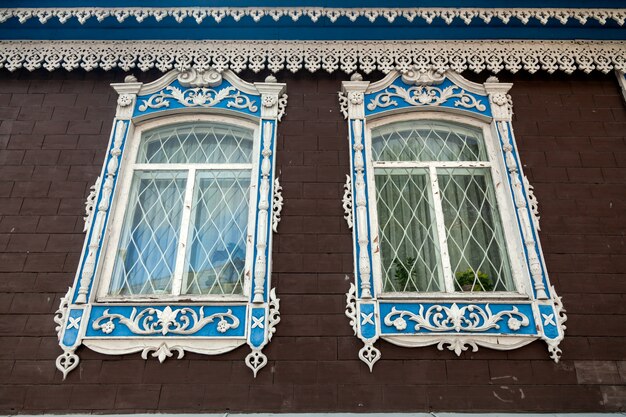 Gros plan, deux, vieux, fenetres, vieux, maison, manoir, pierre, brique