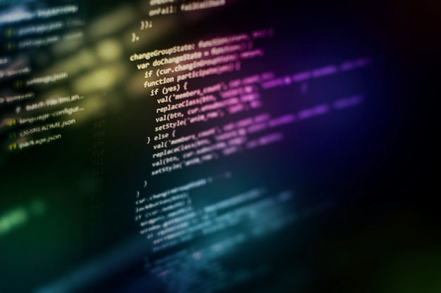 Gros plan sur le développement de technologies de programmation et de codage. Développeur travaillant sur des codes de sites Web au bureau.