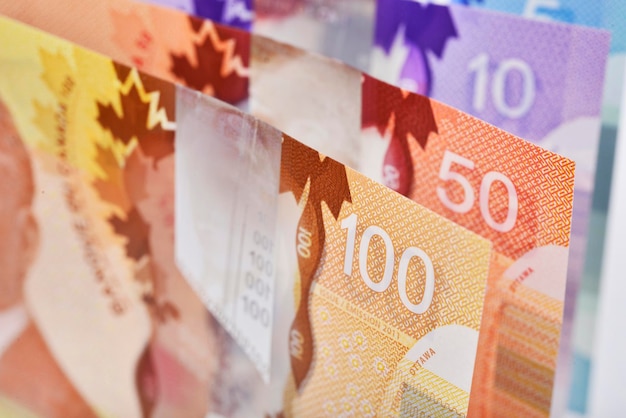 Gros plan sur les dollars canadiens, concept d'entreprise et de finance