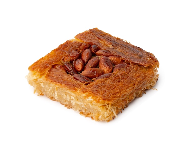 Gros plan du baklava dessert turc isolated on white