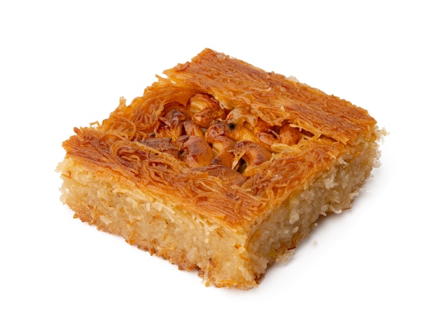 Gros plan du baklava dessert turc isolated on white