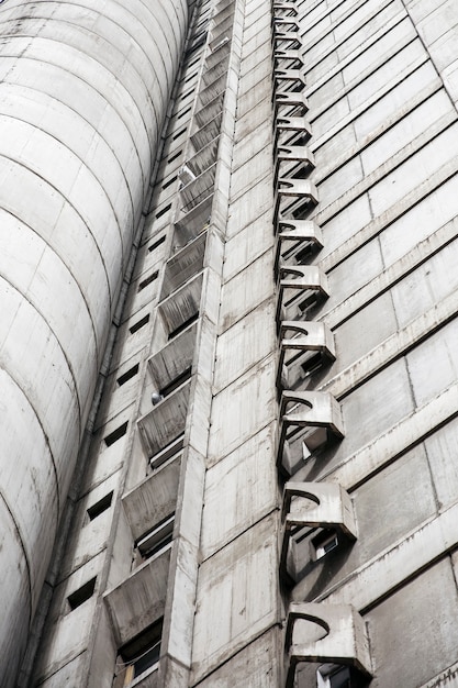 Gros plan du bâtiment urbain en béton