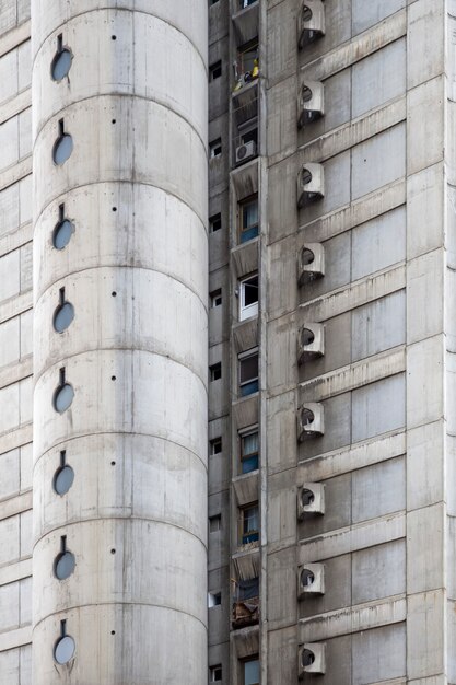 Gros plan du bâtiment urbain en béton