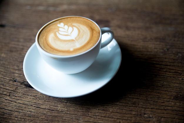 Un gros plan du cappuccino sur la table