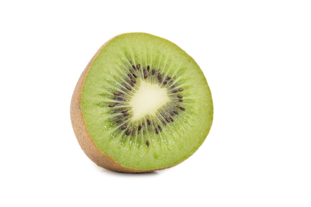 Un gros plan du citron sur un fond blanc