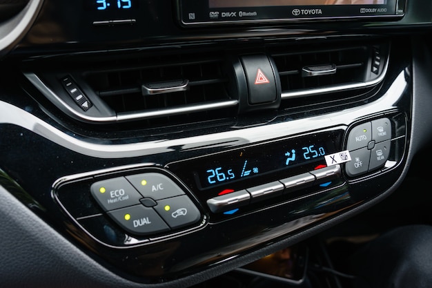 gros plan du climatiseur dans la voiture, détail de l&#39;automobile.