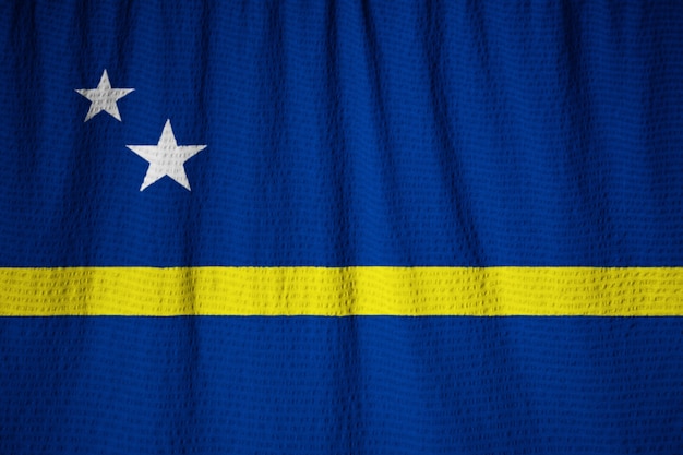 Gros plan du drapeau de Curaçao ébouriffé, drapeau de Curaçao soufflant dans le vent