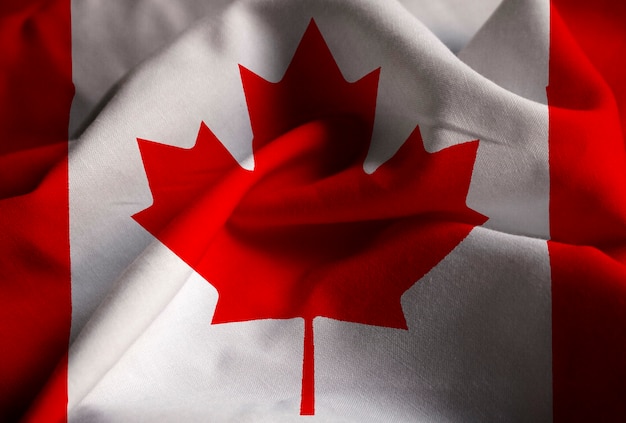 Gros plan du drapeau du Canada ébouriffé, drapeau du Canada soufflant dans le vent