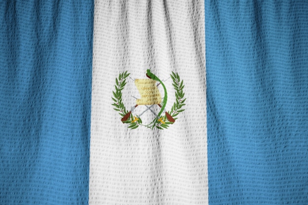 Gros Plan Du Drapeau Du Guatemala ébouriffé, Drapeau Du Guatemala Soufflant Dans Le Vent