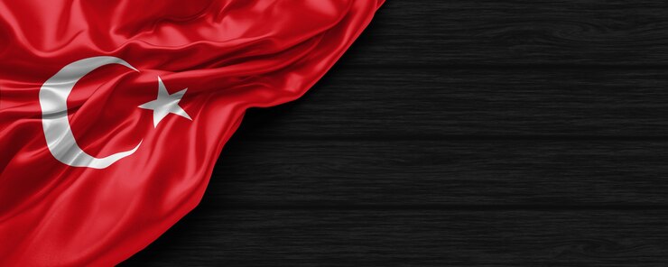 Gros plan du drapeau des États-Unis de Turquie sur le fond en bois noir rendu 3d