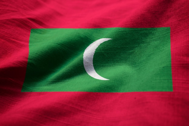 Gros plan du drapeau des Maldives ébouriffé, drapeau des Maldives soufflant dans le vent