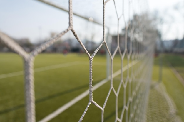 Gros plan du filet de but de football blanc