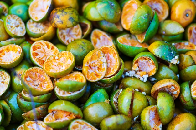 Gros plan du fond naturel de peau d'orange fraîche